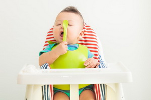 Как вводить молочные продукты в прикорм ребенка