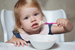 Чем можно кормить ребенка в 1 год: меню и рецепты блюд