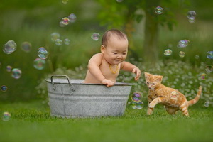 Игры с пеной и мыльными пузырями для детей в ванной