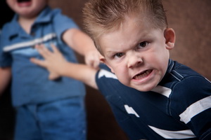 Детская агрессивность: причины, особенности и пути преодоления
